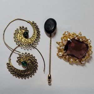 Gold-Tone Spiral Hoop Earrings with Green Stone – Unbranded